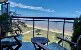 Apartamento frente a la playa Malvín, Montevideo